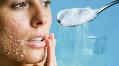 Evde tuzu olan hemen denesin: Tuzlu suyla yüzünü yıkayanda o sorundan eser kalmıyor. Tuzlu suyla yüz yıkamak neye iyi gelir?
