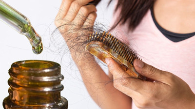 Avuç avuç dökülen saçları dahi durduruyor: Saç dökülmesine son veren doğal yağ bulundu. Saçı hem güçlendiriyor hem de besliyor