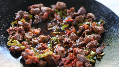 Sac kavurma nasıl yapılır, malzemeler neler? Yumuşak, lokum gibi, ağızda dağılan sac kavurma tarifi...