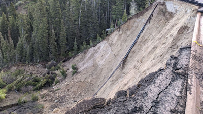 ABD'de korkunç görüntü! Karayolu, toprak kayması sonucu böyle çöktü