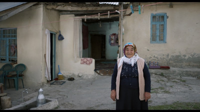 Ülkemiz yakın tarihinin "Kör Noktada" kalmış trajik gerçeklerinin izini sürüyor. Ayşe Polat’tan çetrefilli bir coğrafyaya dair ustalıkla tasarlanmış bir politik gerilim...