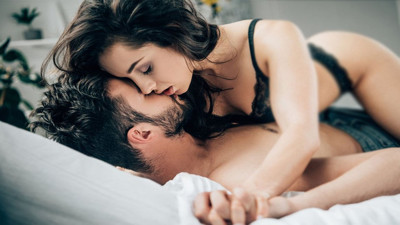 Cinsel yaşamı ateşleyen yöntem belli oldu: 5 duyunuzu böyle kullanınca seks hayatınız canlanacak