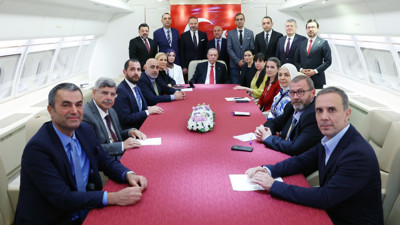 Devlet Bahçeli'ye tam destek Özgür Özel'e tepki: iade-i ziyaretimizi hazmedememiş. Cumhurbaşkanı Erdoğan İtalya-İspanya ziyareti dönüşünde uçakta soruları cevapladı. Suriye'nin kuzeyindeki sözde seçim için çok sert açıklama yaptı