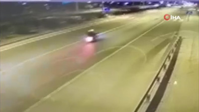 Fethiye'de feci kaza saniye saniye böyle görüntülendi: Motosiklet ile otomobilin çarpıştığı kazada 1 kişi hayatını kaybetti, 2 kişi de yaralandı