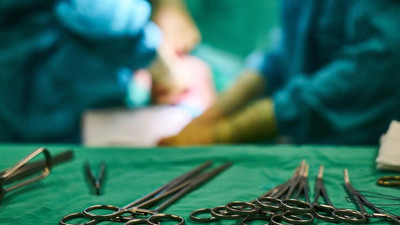 Karın ağrısı şikayetiyle gitti. Karnından çıkan şoke etti