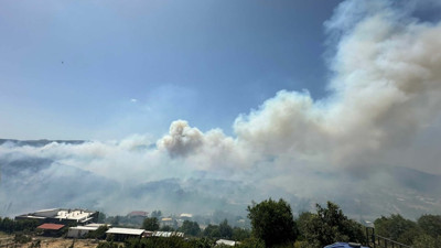 İzmir'deki yangın 21 saat sonra kontrol altında. Alevlerin ulaştığı iki mahalle boşaltıldı, çok sayıda ev zarar gördü. Günün ilk ışıklarıyla havadan müdahaleye yeniden başladı