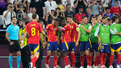 İspanya geriden geldi, Fransa'yı eleyip adını EURO 2024'te finale yazdırdı. Lamine Yamal harika golüyle tarihe geçti