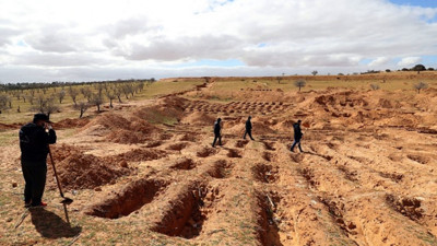Libya'da korkunç olay. Sirte'deki toplu mezardan 24 ceset çıkarıldı