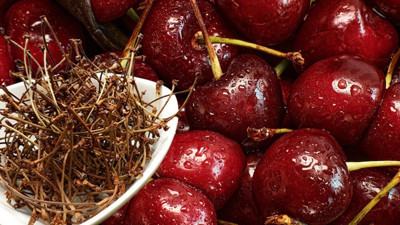 Vişne sapını çöpe atmayın kaynatın: Vişne sapı çayı içende o sorundan eser kalmıyormuş. Vişne sapı çayı içmek neye iyi gelir?