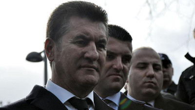 Emir Sarıgül o video hakkında açıklama yaptı. Mustafa Sarıgül hakkında çıkan cinsel içerikli kaset görüntülerine tepki: Dedem Abdurrahman Köksaloğlu Türkiye Cumhuriyeti tarihinin tek şehit milletvekili...