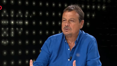 Ergin Ataman tv100 ekranında isyan etti: Ailem Yunanistan'a gelemiyor. Ben Ergin Ataman'ım ya, ona rağmen sıraya giriyorlar, ret yiyorlar
