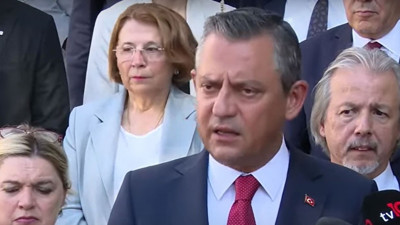 CHP lideri Özgür Özel’den kendisini karşılamaya gitmeyen Metin Feyzioğlu’na sert tepki: Geldiği makamı hazmedememenin sonucu, Dışişleri Bakanlığı'na resmi olarak bildireceğiz
