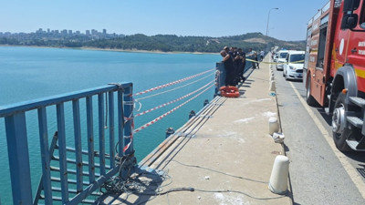 Adana'da kontrolden çıkan araç baraj gölüne düştü. Arama çalışmaları tamamlandı. 2'si çocuk 4 kişilik aile yok oldu