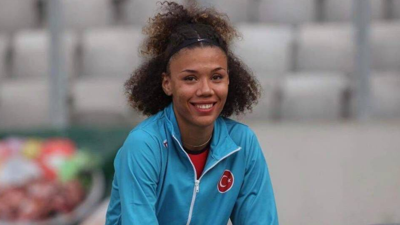 Buse Savaşkan kimdir, kaç yaşında, nereli? 2024 Paris Olimpiyat Oyunları'nda yüksek atlama branşında yarışan Buse Savaşkan'ın kariyeri...