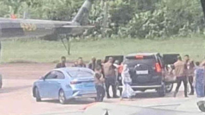 Son Dakika!... Bangladeş'te kaos! Hükümet karşıtı göstericiler başbakanlık konutunu bastı. Başbakan Şeyh Hasina'nın başbakanlık konutundan askeri helikopterle ayrılmak zorunda kaldı