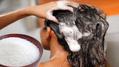 Şampuanın içine 2 kaşık tuz atınca o sorun kökten çözülüyormuş: Şampuana tuz atmak ne işe yarar?