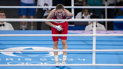 Milli boksör Buse Naz Çakıroğlu, Paris 2024'te gümüş madalya kazandı