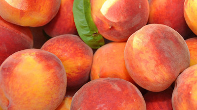 Pazar tezgahlarında peynir ekmek gibi satılıyor: Günde 1 tane şeftali yiyende o sorundan eser kalmıyor. Şeftalinin faydaları nedir?