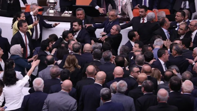 Meclis'te Can Atalay oturumu. Tartışmalarda kan aktı. AYM'nin Can Atalay kararı okutulmadı. Meclis tatile girdi