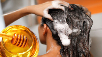 Şampuana bal ekleyende o sorundan eser kalmıyormuş: 1 çay kaşığı eklemek yetiyor. Şampuana bal eklemek neye iyi gelir?