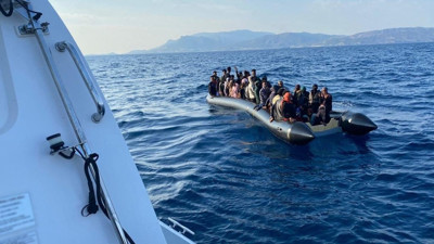 Türkler akın akın o ülkeye gidiyor. Ne Yunanistan ne de Almanya. Botlarla gidiliyor. Afganlar ve İranlılardan sonra Türkler üçüncü sırada
