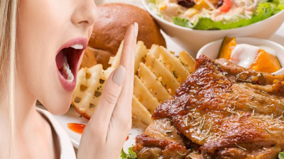 Gece yemek yemeyi sevenler dikkat: Gece yemek yemek ağız kokusunu tetikliyormuş