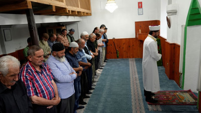 Cami inşaatı yarım kaldı! Köy halkı namazını camiye çevrilen tarihi kilisede kılıyor