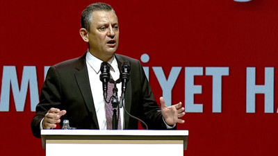 CHP'de kurultay günü. 28 maddede değişiklik öngören tüzük değişikliği oy çokluğu ile kabul edildi