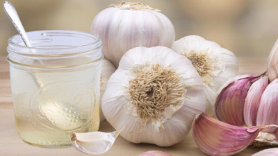 Sarımsağı yemeyin suyunu için: Sarımsak suyu içmek neye faydalıdır?