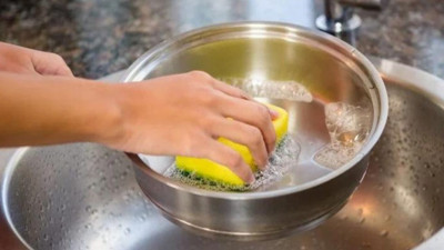 Çelik tencere temizlemenin en kolay haliymiş: 1 kaşığı tüm tencereyi temizliyor