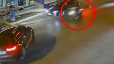 Sakarya'da feci kaza! Ani manevra yapan cipe çarpan motosikletli hayatını kaybetti. Kaza anı saniye saniye böyle görüntülendi