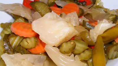 Turşu sevenler aman dikkat: Ciddi sorunlara yol açabilir uzmanı uyardı