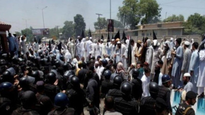 İki aşiretin arazi anlaşmazlığı kavgası katliama dönüştü: En az 25 kişi hayatını kaybetti. Pakistan'da kan gövdeyi götürdü