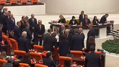 Devlet Bahçeli TBMM Genel Kurulu'nda DEM Partililerle tokalaştı