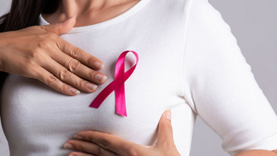 Kadınlar Dikkat! Ayda Bir Kere Banyoda Bunu Mutlaka Yapın. Memede Ele Gelen Her Kitle Kanser midir? Meme Kanseri Nedir Meme Kanserinin belirtileri Nelerdir?