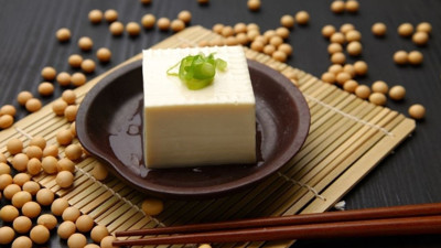 Kemikleri çelik gibi güçlendiriyor, demir depolarını dolduruyor: Tofunun faydaları nelerdir?