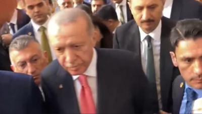 Erdoğan ile gazeteciler arasında ilginç diyalog! Erdoğan, DEM Parti sorusunun cevabını A haber muhabiri Rüya Akkuş'a pasladı