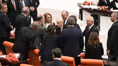 DEM Parti'den Öcalan hamlesi. Devlet Bahçeli'nin eli havada mı kalacak?