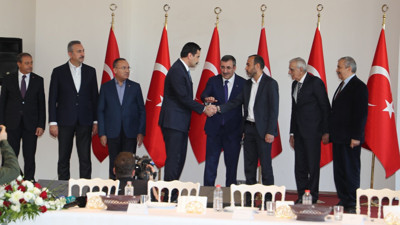 Seçim öncesi 4 kişi öldürülmüştü... AK Parti ve DEM Parti araya girdi. Şanlıurfa'da barış sağlandı. Şenyaşar ve Yıldız aileleri el sıkıştı