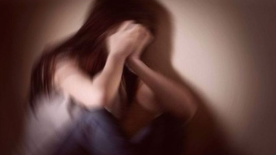 İzmir'de mide bulandıran olay! Cinsel istismar ihbarla ortaya çıktı. Anne ve üvey babaya ceza yağdı!