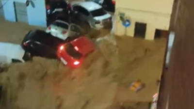 4 kişi kayıp, araçlar sel sularına kapıldı. İspanya’nın güney ve doğusunda sel ve fırtına felaketi