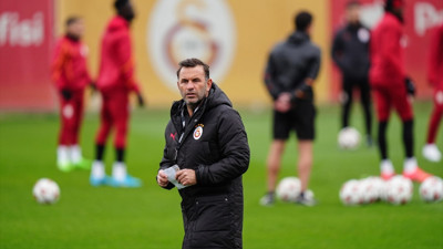 Okan Buruk kal gitme dedi, hiç oralı olmadı. Galatasaray formasını bir daha giymemeye karar verdi