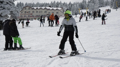 Kış tatili yapacaklar dikkat! Uludağ'da kıyafet kiralama ve kayak dersi ücreti belli oldu