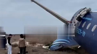 Kazakistan'daki yolcu uçağını Rus füzesi düşürdü! Azerbaycan hükümet yetkililerden flaş iddia
