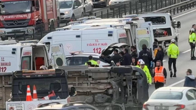 Son Dakika... Sarıyer'de okul servisi devrildi: Yaralılar var