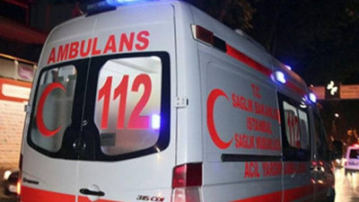 Adana'da feci kaza: Otomobil ve halk otobüsü çarpıştı, biri bebek 6 yaralı