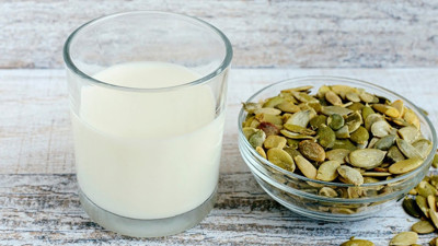 Duyunca burun kıvırmayın: Kabak çekirdeğini sütle karıştırıp tüketin etkisini görün