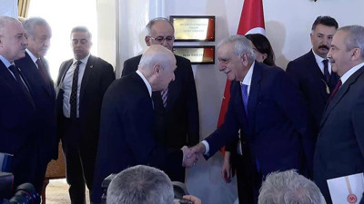 FLAŞ Ahmet Türk Yeniden Mardin Büyükşehir Belediye Başkanı mı Oluyor? Devlet Bahçeli Görüşmesi Sonrasında Ahmet Türk İçin 'Kayyum' Başvurusu Yapıldı