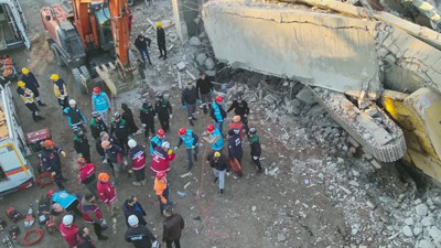 Uşak'ta yıkım esnasında göçük: Enkaz altında kalan operatörün cansız bedenine ulaşıldı