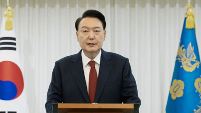 Güney Kore'de devlet başkanlığı görevinden uzaklaştırılan Yoon tutuklandı